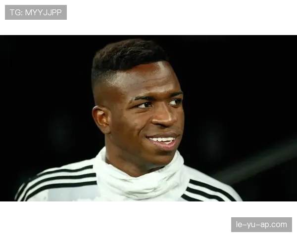 维尼修斯冷静应对争议，展现职业素养与领袖担当