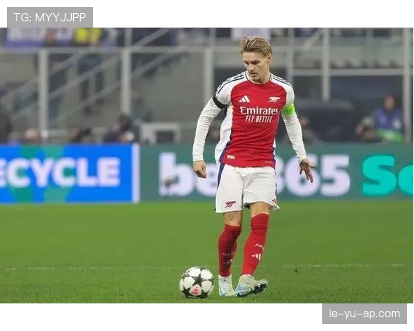 厄德高 vs 德布劳内:中场核心组织与掌控力差距在哪 厄德高 vs 德布劳内:中场核心组织与掌控力差距在哪