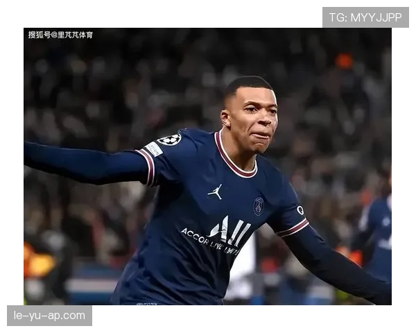 姆巴佩拎着夜市烤串，身后停着私人直升机——我笑不出来了