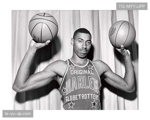 张伯伦无球切入效率碾压同体型内线