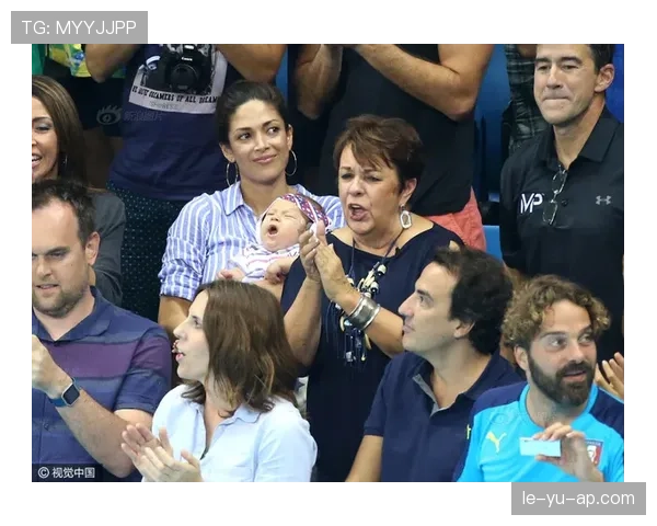 菲尔普斯带娃逛商场，那个婴儿推车比我一个月房租还贵